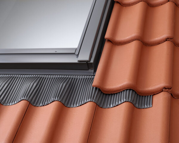 Velux Edw Ck02 2000 Single Flashing 550X780mm For Tiles Up To 120mm Profile